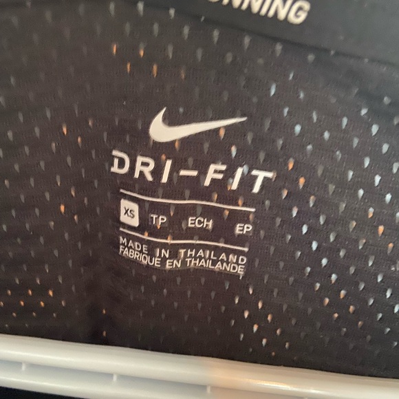 NIKE breathable workout top😁 - Picture 4 of 4